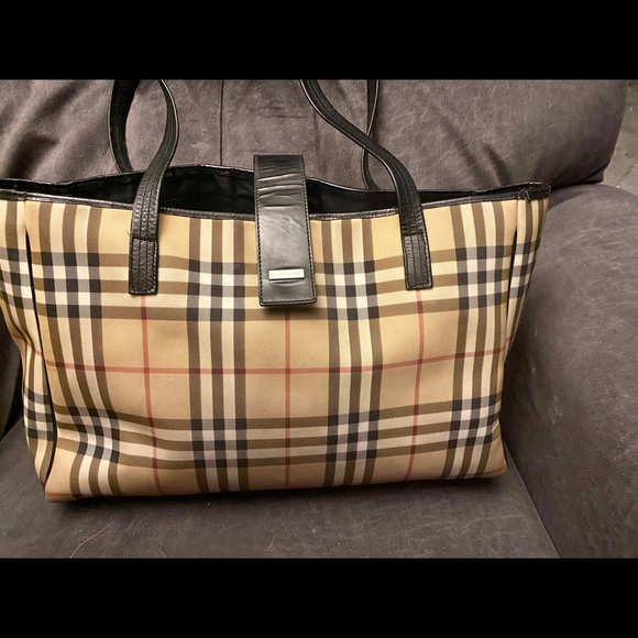 Handbags - Burberry Tote